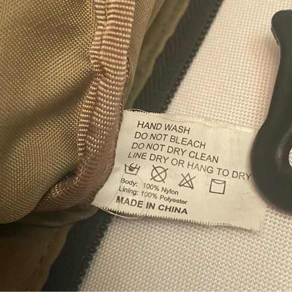 Baggallini Crossbody multi pocket adjustable strap, black purse - Picture 9 of 11